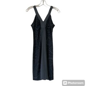 Patagonia Corinne Dress size Small Geometric Print V-Neck Athletic Jersey Soft